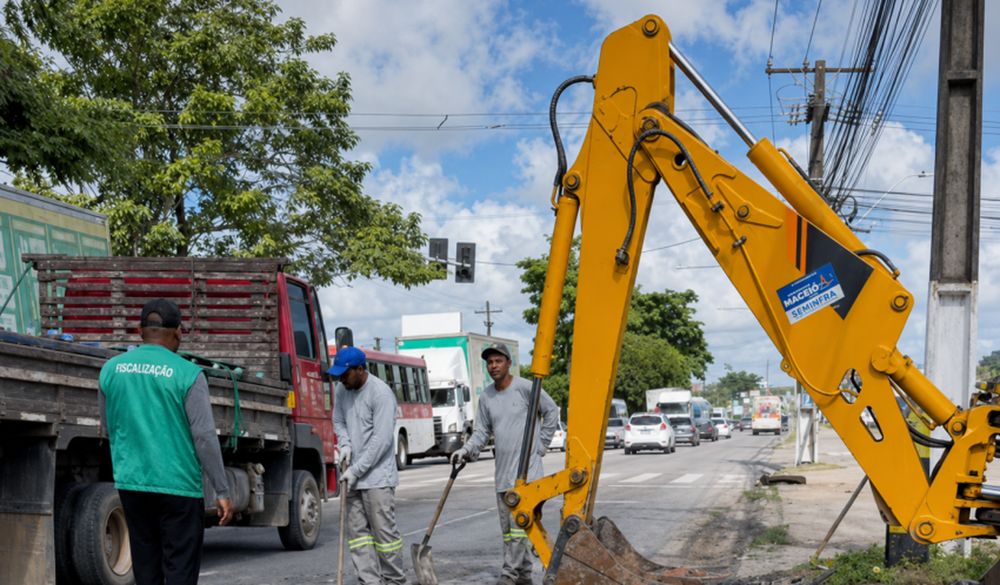 Prefeitura remove lombadas de asfalto na Avenida Menino Marcelo