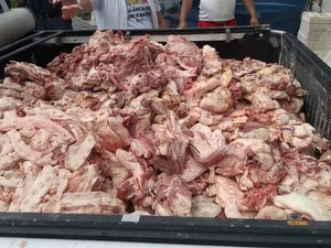Vigilância Sanitária apreende 900kg de produtos perecíveis estragados