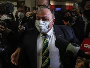 Ex-ministro Pazuello antecipa aposentadoria para preparar candidatura