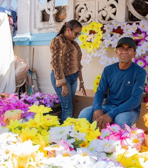 Prefeitura inscreve ambulantes para a venda de flores nos cemitérios de Maceió