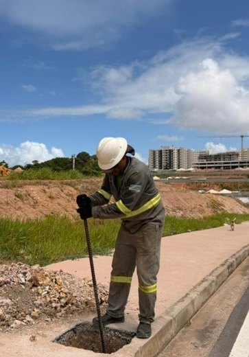 Prefeitura implanta rede de iluminação pública em nova avenida de Cruz das Almas