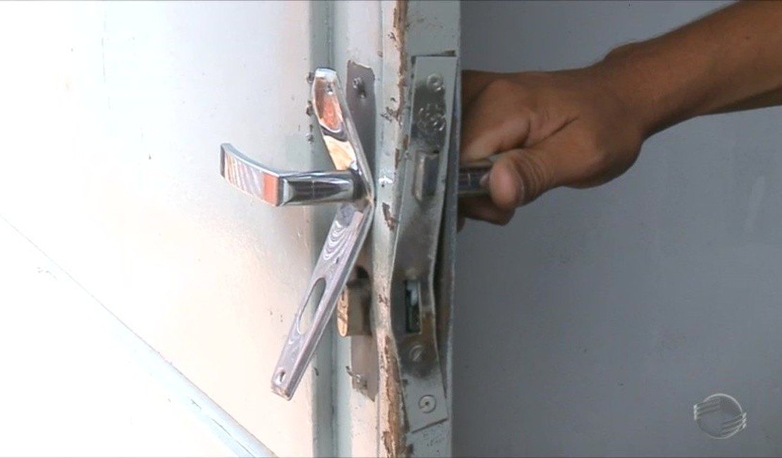 Casa é arrombada e tem ventilador e televisão furtados em Arapiraca