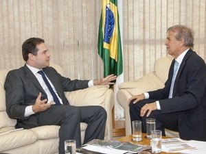 Renan Filho propõe construção de terminal marítimo de passageiros