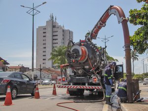 Entenda como lixo jogado nas ruas pode causar alagamentos em época de chuvas