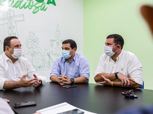 Luciano pede prioridade no Plano Sanitário durante reunião com a Casal