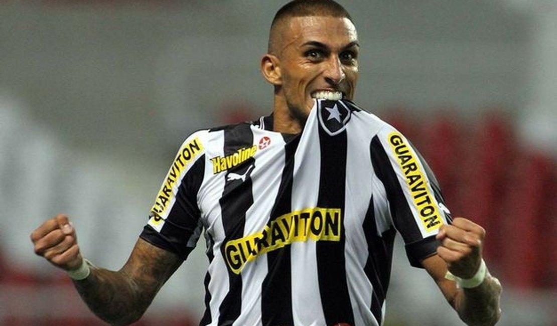 Palmeiras fica a uma assinatura de acerto com Rafael Marques, ex-Botafogo