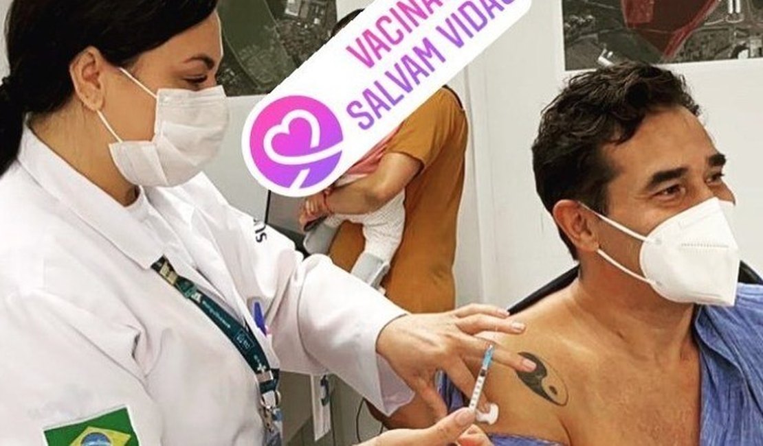 Após ficar na UTI, Luciano Szafir toma vacina contra covid: 'Alívio'