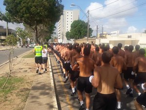 Alunos do curso de polícia vão ás ruas e chamam a atenção da população