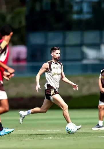 Jorginho avança em recuperação da lesão e se aproxima de retorno no Flamengo