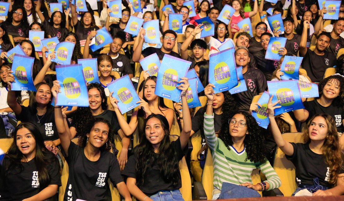 Abandono escolar em Alagoas cai 81% no ensino médio, aponta Censo