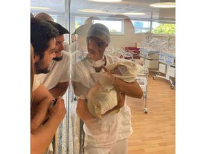 Nasce o terceiro filho de Felipe Simas e Mariana Uhlmann