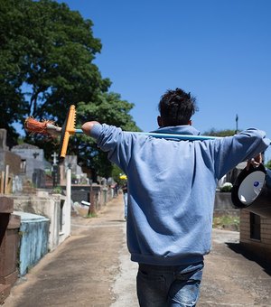 Aumento da miséria pode contribuir para trabalho ilegal de crianças em cemitérios