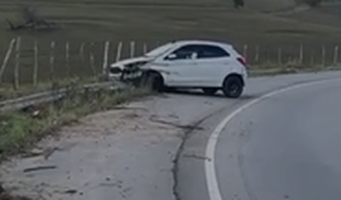 Acidente envolvendo um veículo é registrado na AL-101 Norte, em Porto Calvo