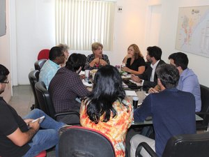 Semed e Braskem discutem construção de unidades de ensino