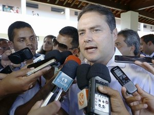 Renan anuncia construção de cinco hospitais