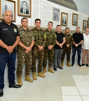 Centro Administrativo de Arapiraca recebe a visita do comandante do 59º BIMtz