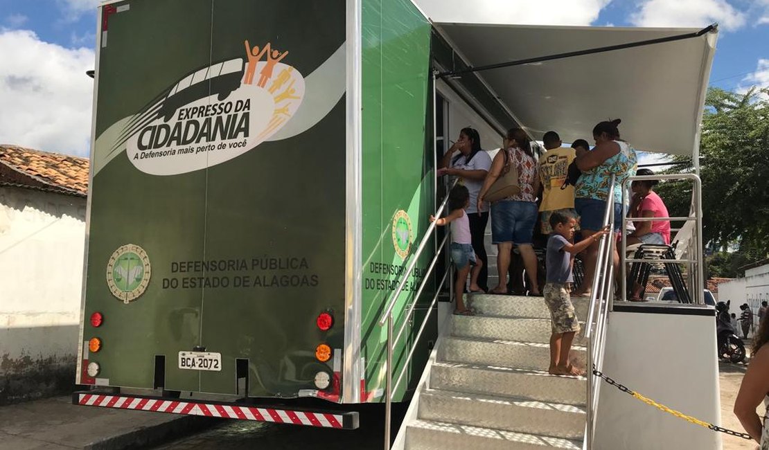 Expresso da Cidadania leva serviços para comunidade em Arapiraca