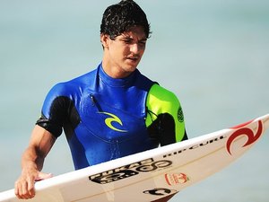 Gabriel Medina é eliminado em Portugal e adia chance de conquistar título