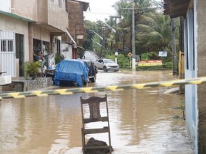 Moradores de Maragogi sofrem com chuvas
