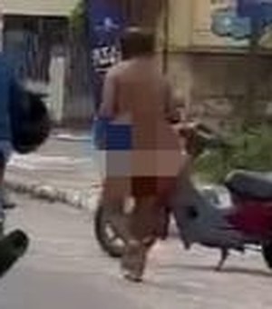 [Vídeo] Homem é flagrado correndo nu pelas ruas de Arapiraca