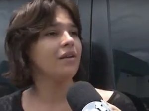 Joyce Soares, mãe de Dyllan Taylor, apresenta-se à polícia