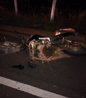 Dois homens morrem após colisão frontal entre motocicletas na AL-110 em Limoeiro de Anadia