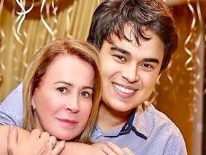 Zilu comemora aniversário do filho caçula: 'Te amo infinito e além'