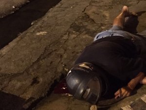 Homem é executado a tiros em frente a bar de Arapiraca
