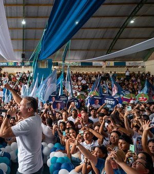 Renan Filho anuncia construção de 80 Clínicas da Família em agenda no Benedito Bentes