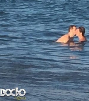 Reynaldo Gianecchini é flagrado na praia com outro rapaz na Espanha