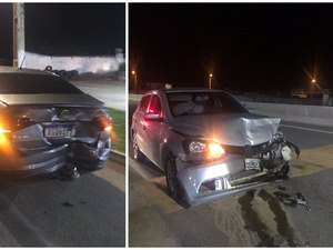 Acidente na AL 220 deixa uma pessoa ferida e provoca danos materiais em veiculos em Campo Alegre