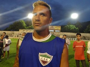 Salgueiro (PE) acerta contratação do atacante Luiz Paulo