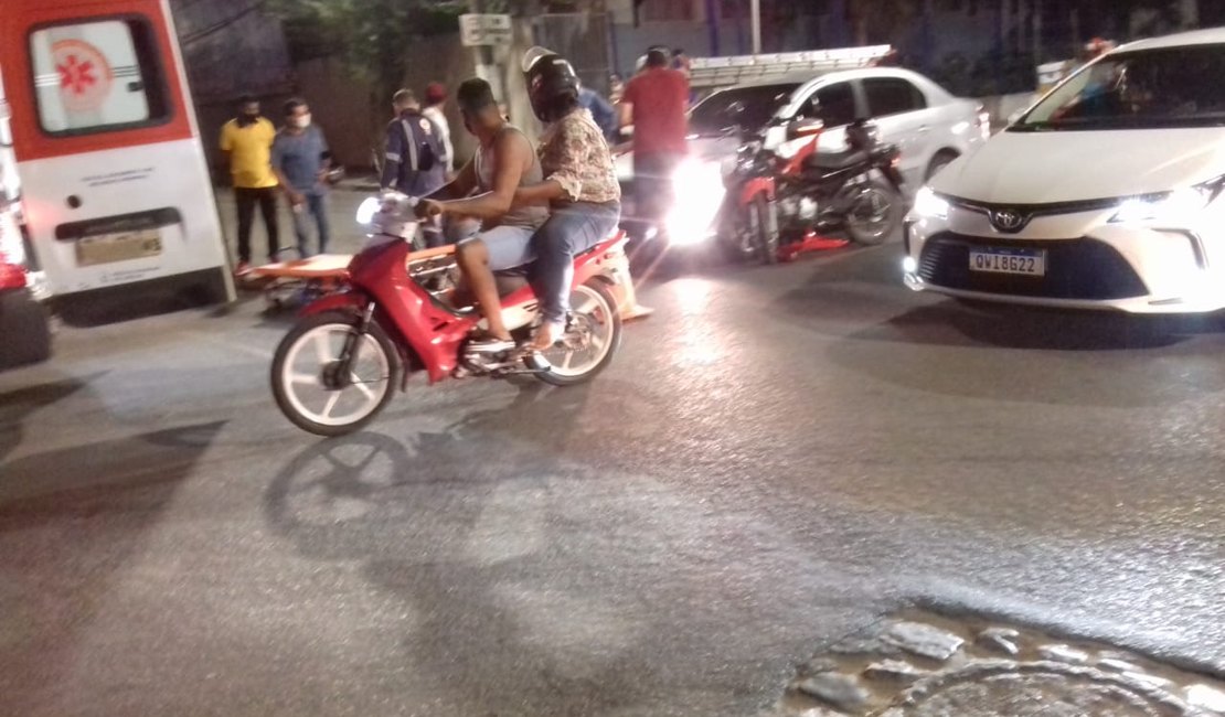 Colisão entre carro e moto deixa idoso ferido, em Arapiraca