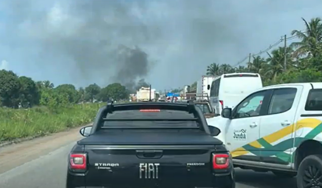 Novo protesto ocorre na AL-101 nas proximidades da Barra Nova