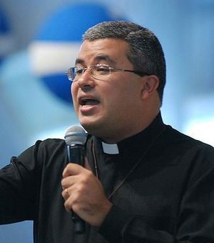 [Vídeo] Padre detona novelas da Globo durante transmissão ao vivo de missa