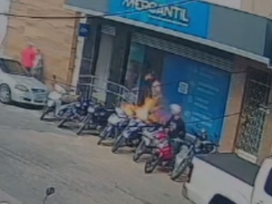 Imagens mostram toda a ação de suspeito em incêndio criminoso no Centro de Arapiraca