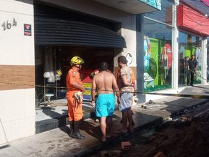 [Vídeo] Incêndio em loja de armas e munição de caça e pesca de Arapiraca