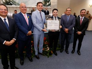 Juiz Hélio Pinheiro recebe título de cidadão honorário de Alagoas