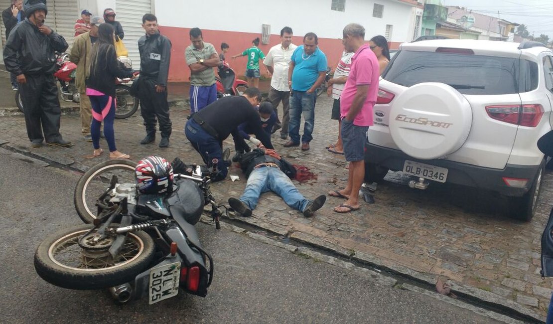 Colisão entre veículos deixa motociclista ferido em Arapiraca