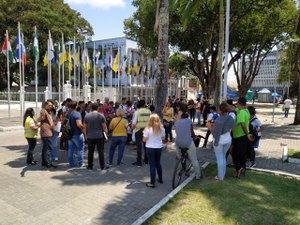 Prefeitura realiza ações de combate ao suicídio em shopping de Maceió