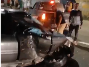 Veículo colide em árvore e deixa trânsito lento no bairro Benedito Bentes, em Maceió