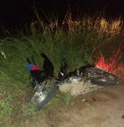 Moto colide em carro e duas pessoas ficam feridas em Maragogi