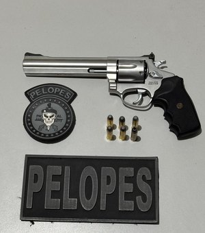 Motorista é preso portando arma de uso restrito no centro de Arapiraca