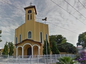 Mulher entra em igreja e quebra imagem de Nossa Senhora em SP