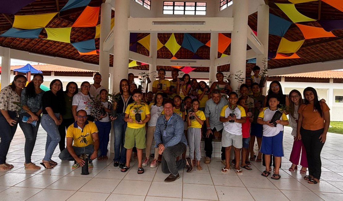 Escola recebe ação de conscientização ambiental em Passo de Camaragibe