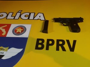 Homem é preso após tentar abusar de enteada e ameaçar mãe e filha com um revólver 