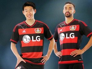 Leverkusen lança novo uniforme inspirado no Flamengo