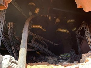 Incêndio no Inocoop: trabalho dos bombeiros dura mais de 12 horas