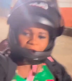 Mãe viraliza ao pilotar moto sozinha até a maternidade para dar à luz