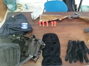Operação em Arapiraca resulta na prisão de uma pessoa e apreensão de armas